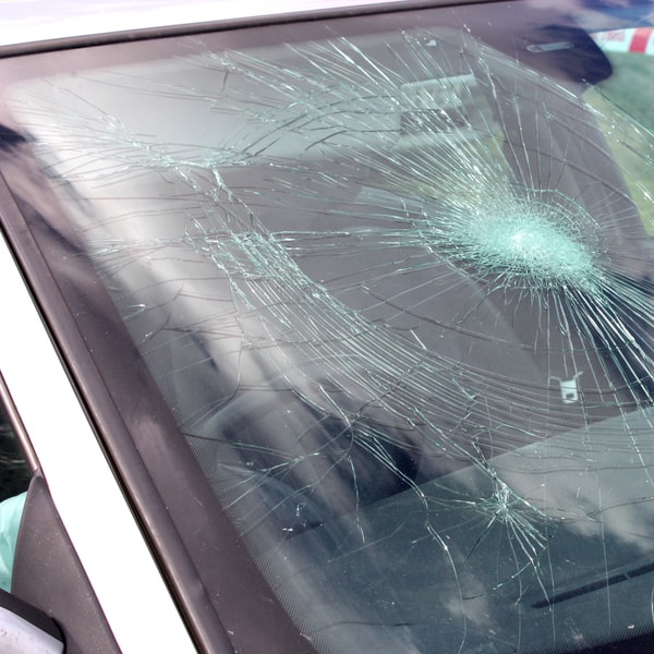 which auto glass replacement service to call and what does it cost to fix windshield  in Texas